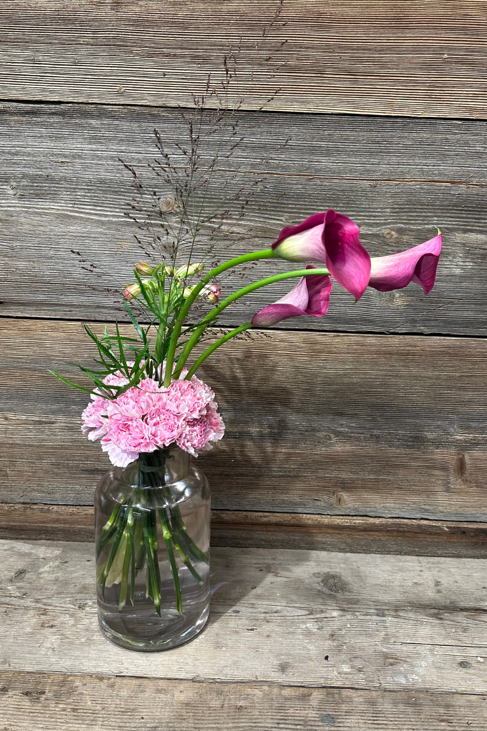 Blumenstrauß selber binden wie ein Profi – Schritt für Schritt Anleitung mit Calla und Nelken Moderner Blumenstrauss