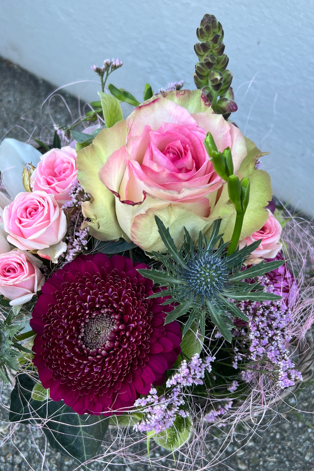 Modernes Blumenarrangement selber machen